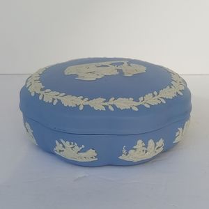 Wedgwood. Trinket vintage jewelry box.